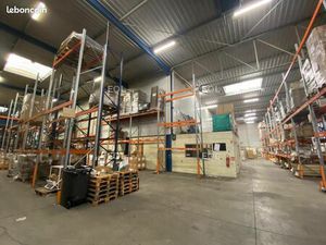 Local bureaux 3 699 m²