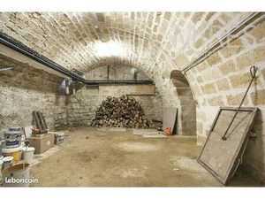 Garage / local de stockage à louer – 100 m²