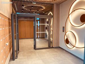 Beau 2 pièces récent 41 m²  balcon  parking  cave - 1 100 CC - Dispo à partir du 21/12/202