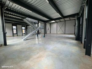 Local d'activité 935 m²