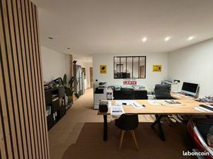 Loue local de stockage et bureau