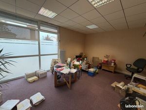 Local 73 m² La Salvetat-Saint-Gilles