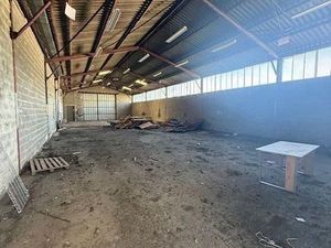 Local industriel 290 m²