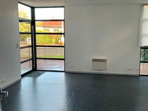 EYSINES local professionnel à louer 3 bureaux + hall d'entrée hall d'entrée 88 m²