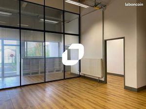 Bureau 210 m²