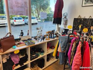 Boutique prêt à porter friperie