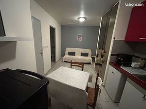 Appartement meublé 1 pièce  env. 17 m2 + 1 box  TBE (proche de Jasmin / université / gare)