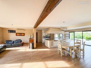 À vendre spacieuse maison familiale des années 90