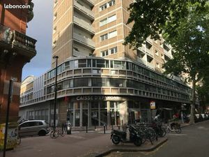 Bureau 10 m² + salle d’attente (50 % des parts de SCI)