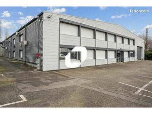 Local d'activité 2 380 m²