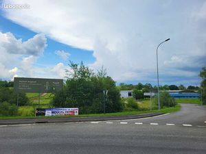 Beau foncier de 9076 m2 divisible en 1ere ligne sortie 7 A64