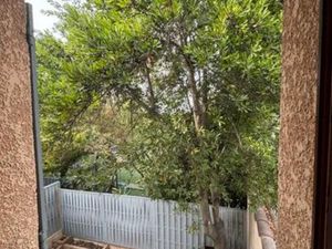 Située dans un quartier calme et recherché  cette maison de 91 m²