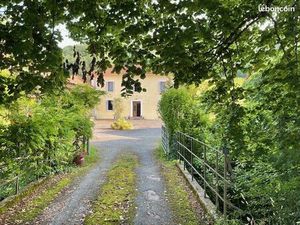 Maison 10 pièces 320 m²