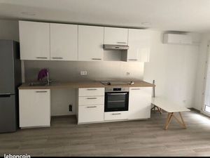 T2 avec loggia à frontignan face à la gare 10mn de montpellier en train et 2mn des plages 