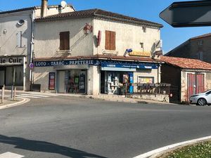 Local commercial de 60m² + cave + bureau à Casseneuil avenue principale