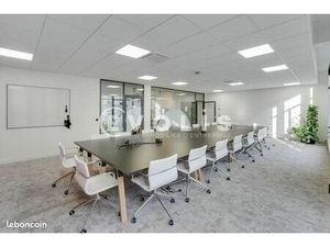 Bureaux 1 700 m²