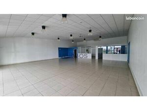 Local commercial 196 m²