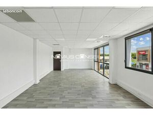 Local d'activité 296 m²