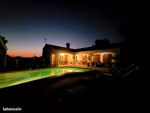 ENSEMBLE IMMOBILIER Villa plein pied avec piscine et dépendances locatives locatives