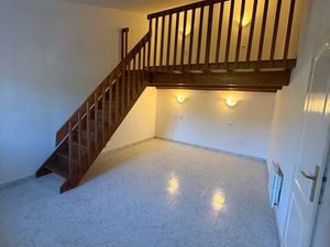 À louer - logement dans maison ancienne avec terrain