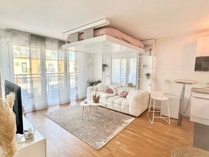 Studio récent avec grand balcon