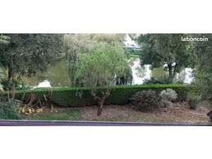 Maison au bord de l'étang