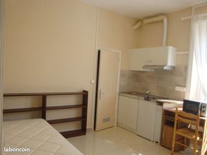 Chambre meublée rénovée indépendante15 m2 proche lycée Parriat