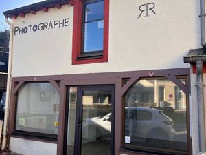 à louer - local commercial 46 m² en duplex - centre de montfort-sur-meu