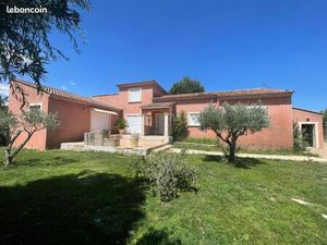 Villa avec piscine et 1200m2 de terrain