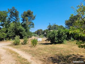 Terrain 577m2 carpentras serres