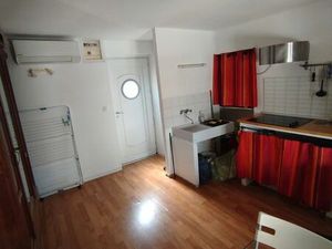 LOCATION : appartement de 25 m2 meublé à BAGNOLS SUR CEZE