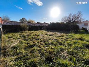 Divatte sur loire - batiment a renover en habitation - parcelle de 430 m²