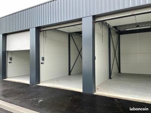 BOX DE STOCKAGE SÉCURISÉ – 29 m² (extension possible à 60 m²) – AIFFRES / NIORT (zone Bati