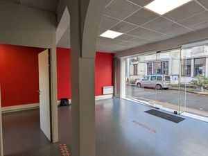 Local commercial 75 m² Saintes