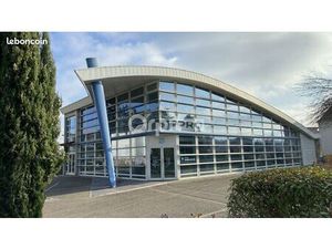 Bureau 670 m²