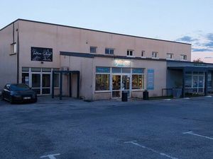 Batiment de rapport bureaux et commerces