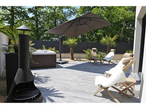 ARRADON - LUMINEUSE MAISON DANS LE BOURG