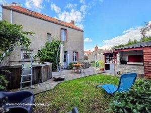 Maison familiale rénovée avec jardin et atelier