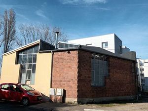 Ensemble immobilier local et cour 280 m2