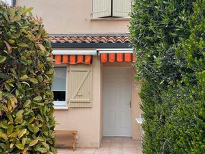 Maison 70 m2 (deux terrasses  un stationnement  un cellier  une piscine collective)