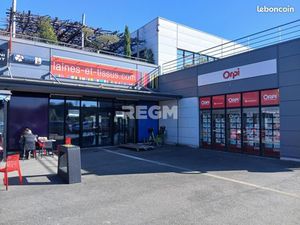 Local commercial 298 m²