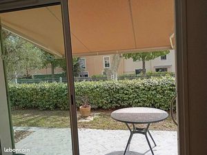 Maison avec garage et place de parking