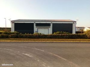 Batiment 216m² sur grand terrain avec parking