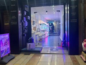 Local commercial refait à neuf grande surface 150m2 (tous commerces)