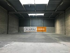 Local industriel 896 m²