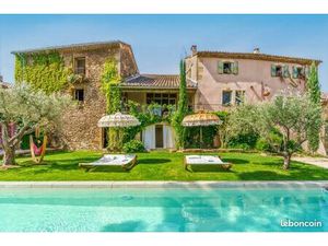 Maison 10 pièces 300 m²