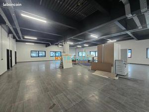 Local bureaux 822 m²