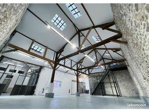 Local industriel 1 368 m²
