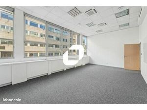 Bureau 960 m²