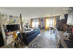 Appartement type 4  2 CH de 96 m²  parking sécurisé  6ème étage ascenseur  hyper centre vi